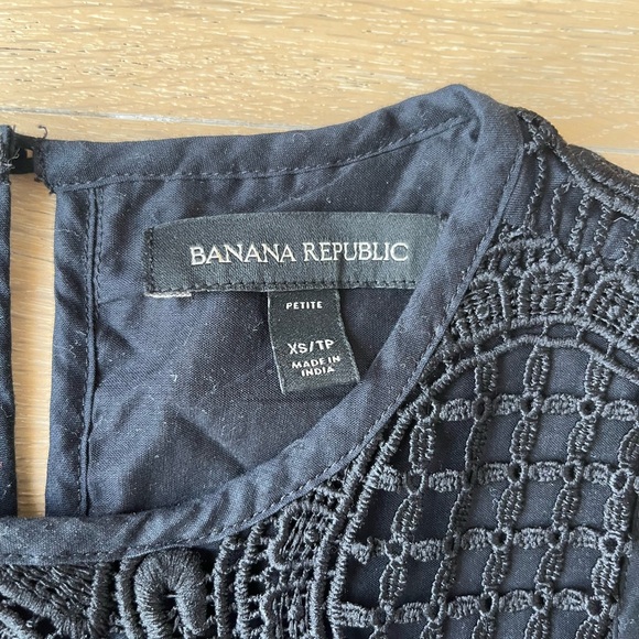 Banana Republic Black Lace Crop Top in Black - Picture 3 of 6